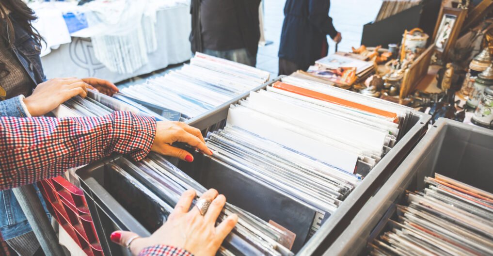 hands_on_vinyl_box